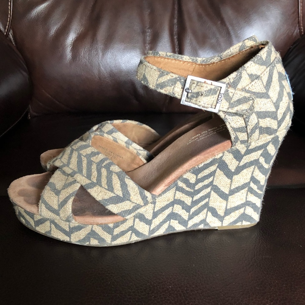 Tom’s platform sandals